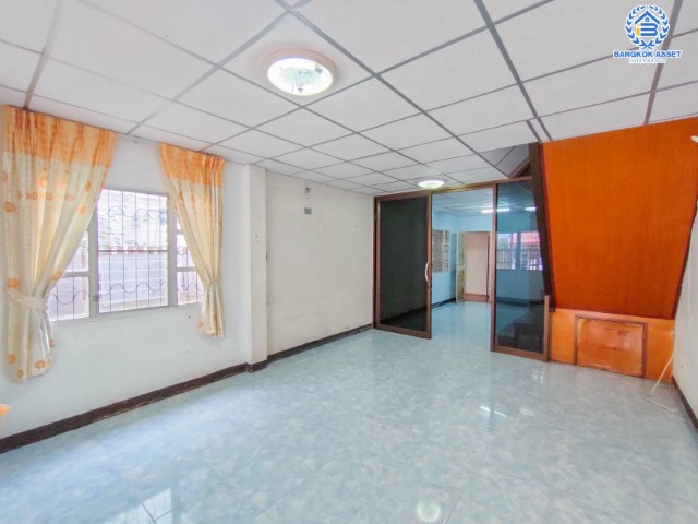 *****ทาวน์เฮ้าส์มือสองย่านนนทบุรี ม.พระปิ่น2 ติด ถ.บรมราชชนนี เนื้อที่กว้างถึง 25.5 ตร.ว. ฟังก์ชัน 2 ห้องนอน 2 ห้องน้ำ 1 ที่จอดรถ บ้านพร้อมอยู่ ข้างบ้านมีพื้นที่ บนทำเลดี เดินทางสะดวก เชื่อมต่อถ.พุทธมณฑลสาย2, ถ.กาญจนาภิเษก ใกล้ม.มหิดล และทางด่วน "ศรีรัช" จองด่วน!